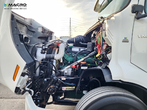 Vehicle photo thumbnail 10