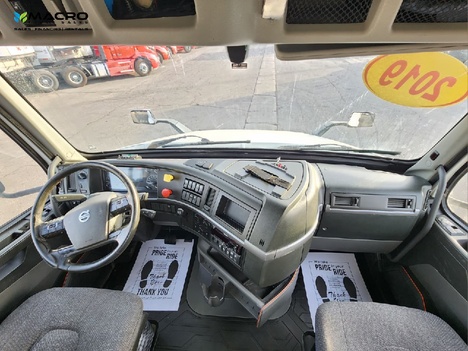 Vehicle photo thumbnail 11