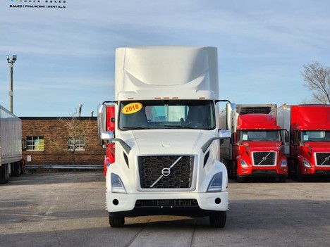 Vehicle photo thumbnail 2