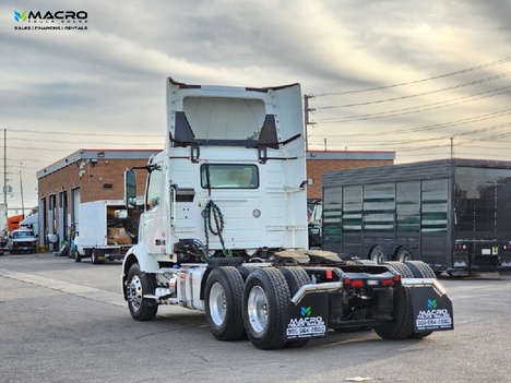 Vehicle photo thumbnail 4
