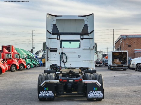 Vehicle photo thumbnail 5
