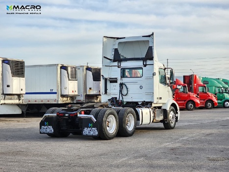 Vehicle photo thumbnail 6