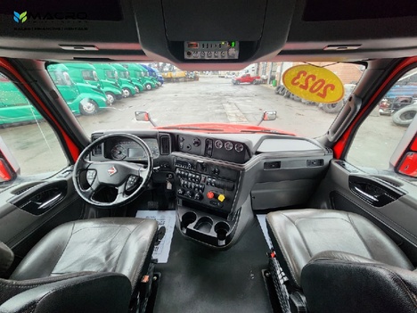 Vehicle photo thumbnail 11