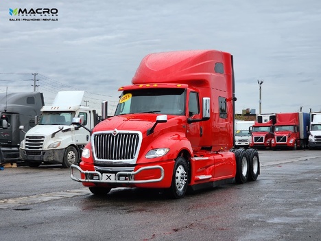 Vehicle photo thumbnail 3