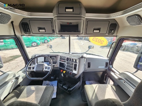 Vehicle photo thumbnail 11