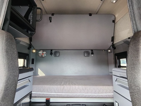 Vehicle photo thumbnail 12