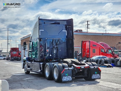 Vehicle photo thumbnail 4