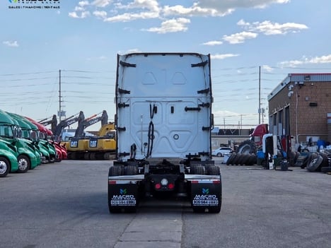 Vehicle photo thumbnail 5