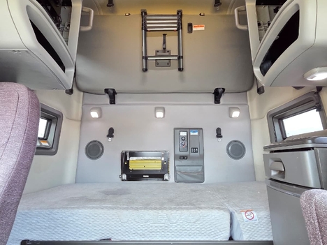 Vehicle photo thumbnail 12