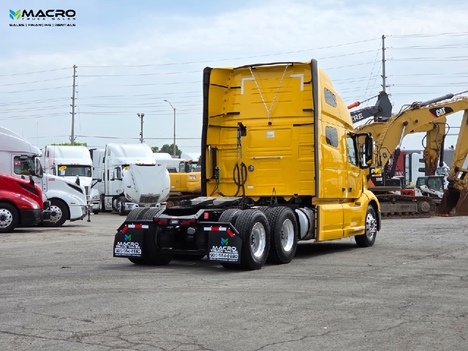 Vehicle photo thumbnail 6