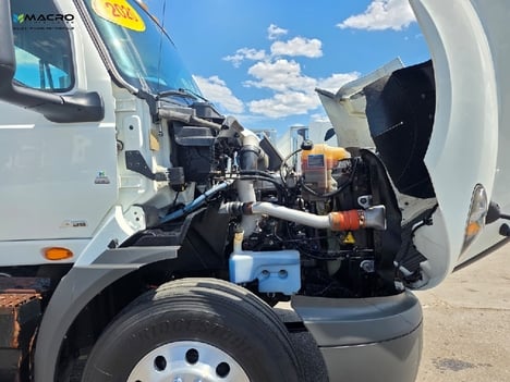 Vehicle photo thumbnail 10