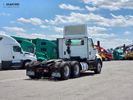 Vehicle photo thumbnail 6