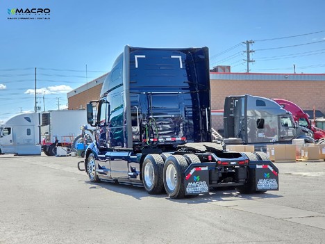 Vehicle photo thumbnail 4