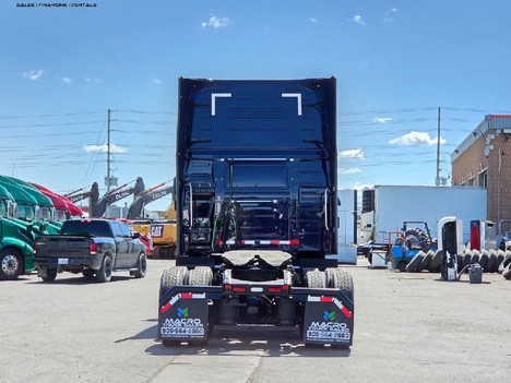 Vehicle photo thumbnail 5