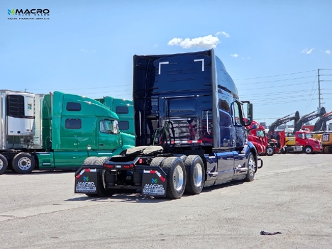 Vehicle photo thumbnail 6