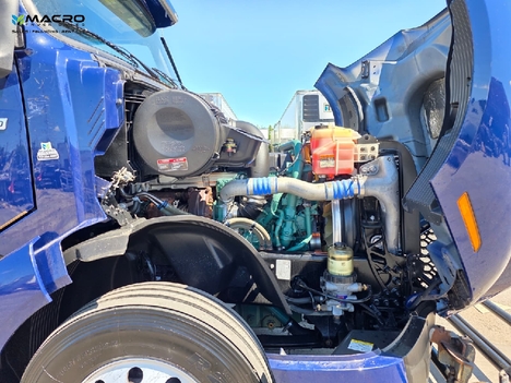Vehicle photo thumbnail 9