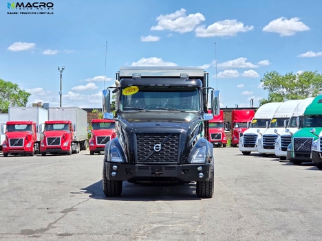 Vehicle photo thumbnail 2