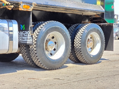 Vehicle photo thumbnail 7