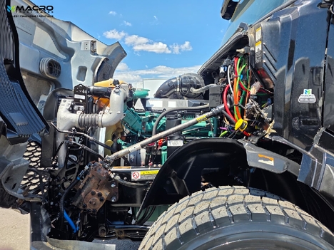 Vehicle photo thumbnail 9