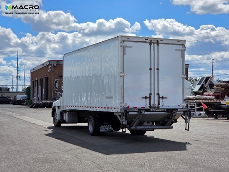 Vehicle photo thumbnail 4