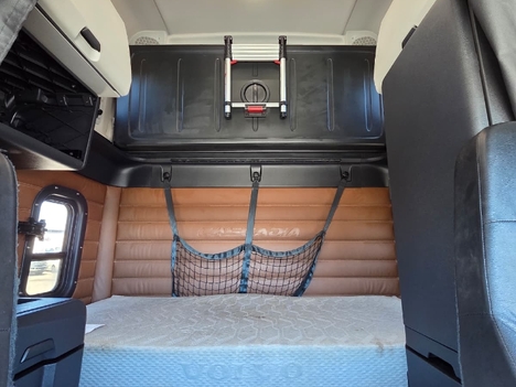 Vehicle photo thumbnail 12