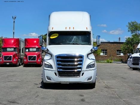 Vehicle photo thumbnail 2