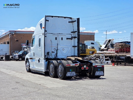 Vehicle photo thumbnail 4
