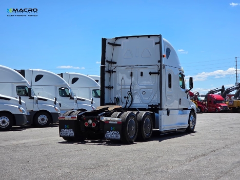 Vehicle photo thumbnail 6