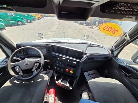 Vehicle photo thumbnail 11
