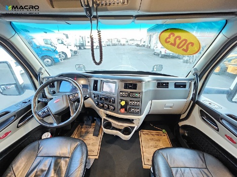 Vehicle photo thumbnail 10