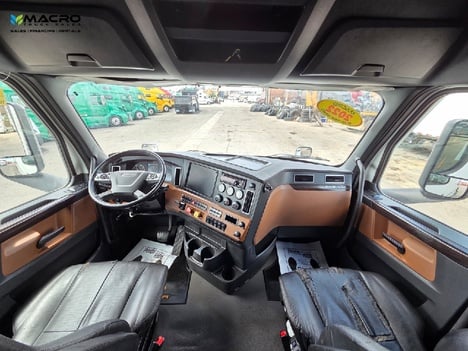 Vehicle photo thumbnail 10