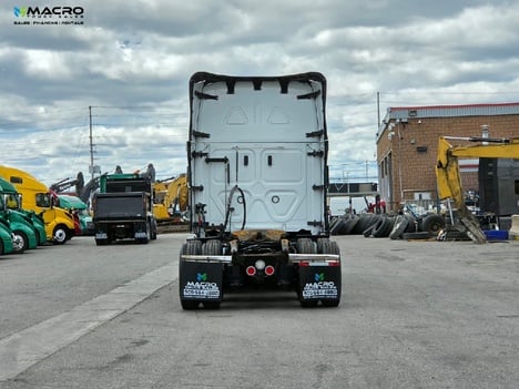 Vehicle photo thumbnail 5