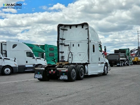 Vehicle photo thumbnail 6