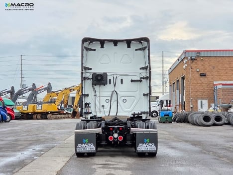 Vehicle photo thumbnail 5