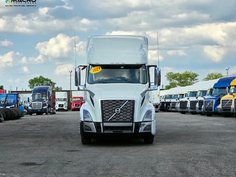 Vehicle photo thumbnail 2