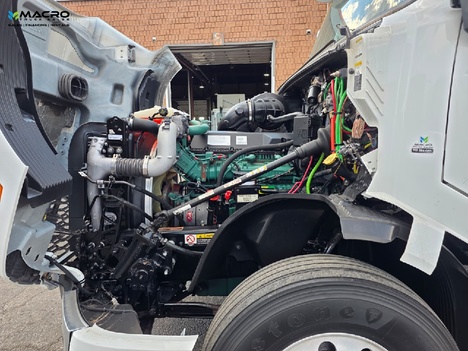 Vehicle photo thumbnail 6