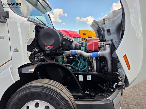 Vehicle photo thumbnail 8