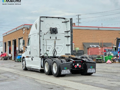 Vehicle photo thumbnail 4