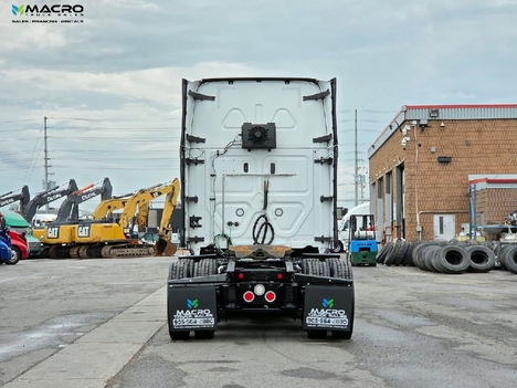 Vehicle photo thumbnail 5