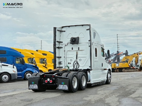 Vehicle photo thumbnail 6