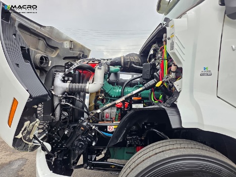 Vehicle photo thumbnail 10