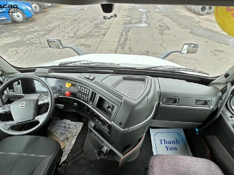 Vehicle photo thumbnail 11