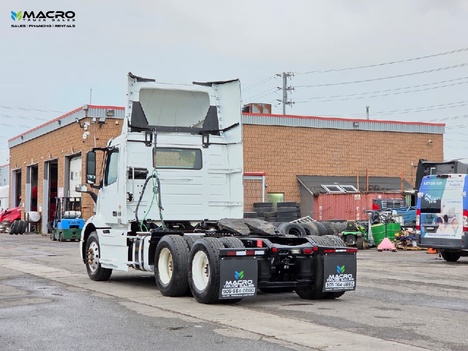 Vehicle photo thumbnail 4