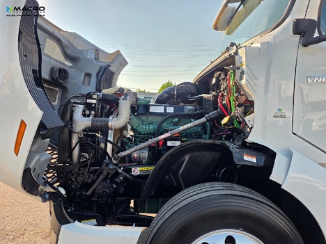 Vehicle photo thumbnail 10