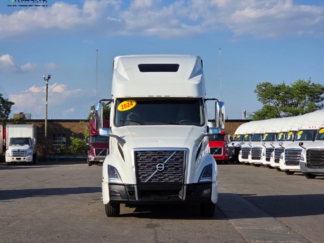 Vehicle photo thumbnail 2