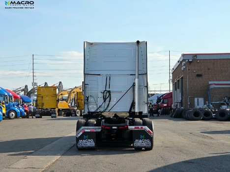 Vehicle photo thumbnail 5