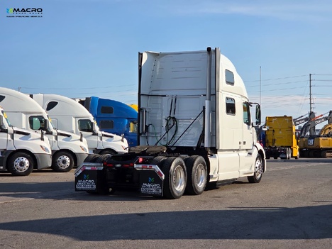 Vehicle photo thumbnail 6