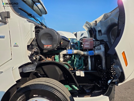 Vehicle photo thumbnail 9