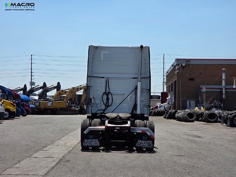 Vehicle photo thumbnail 5