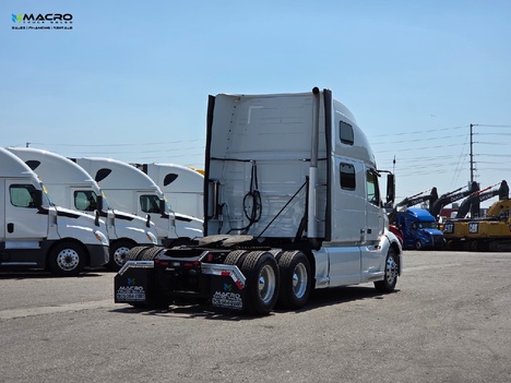 Vehicle photo thumbnail 6